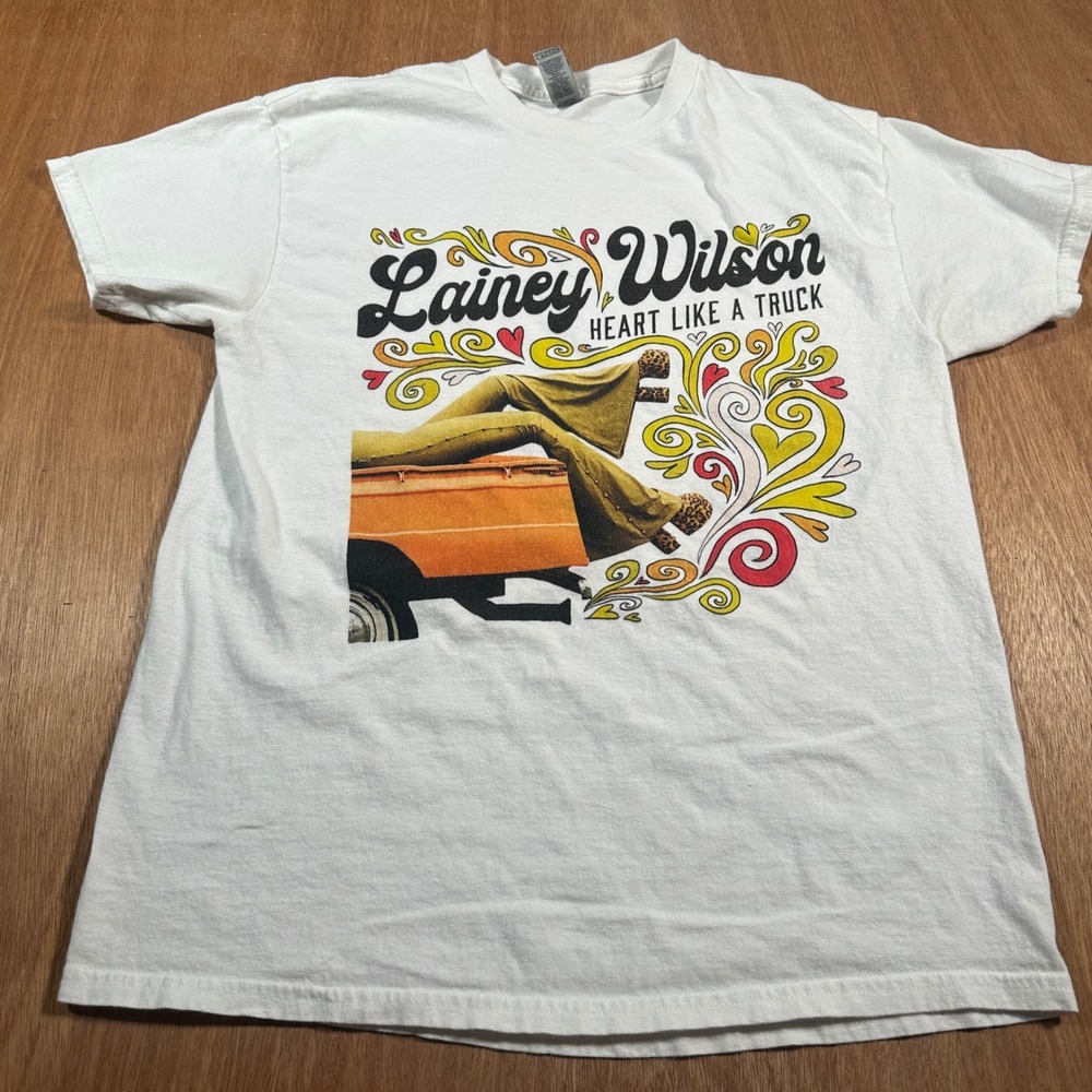 Lainey Wilson Graphic Tee Women Medium White Heart Like A Truck Country Music